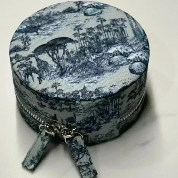 NEW DIOR Around The World Mini Round Zip Jewelry Travel Case Blue & White - Picture 2 of 6